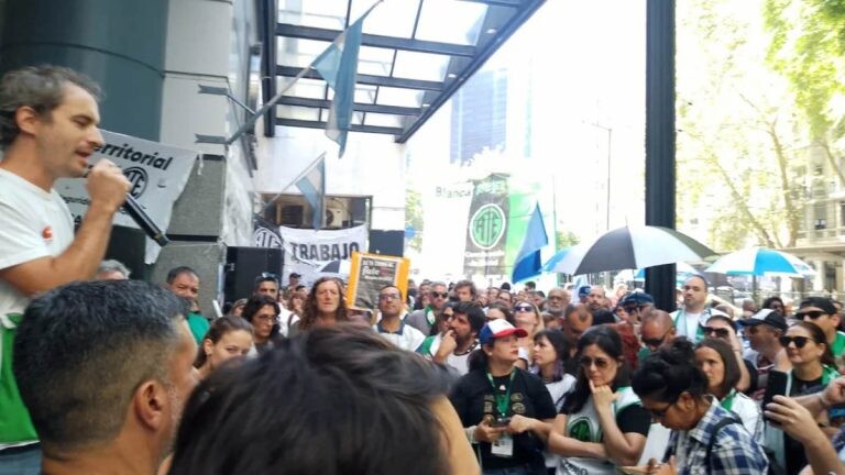 Tensión en Trabajo: El Gobierno avanza con la reforma laboral y la CGT denuncia el «desmantelamiento sindical» ante la OIT
