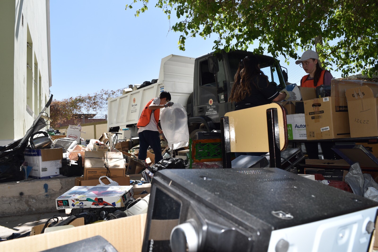 1000467764.jpg San Juan dio un histórico paso en materia ambiental con la venta de 2,5 toneladas de residuos electrónicos para reciclaje