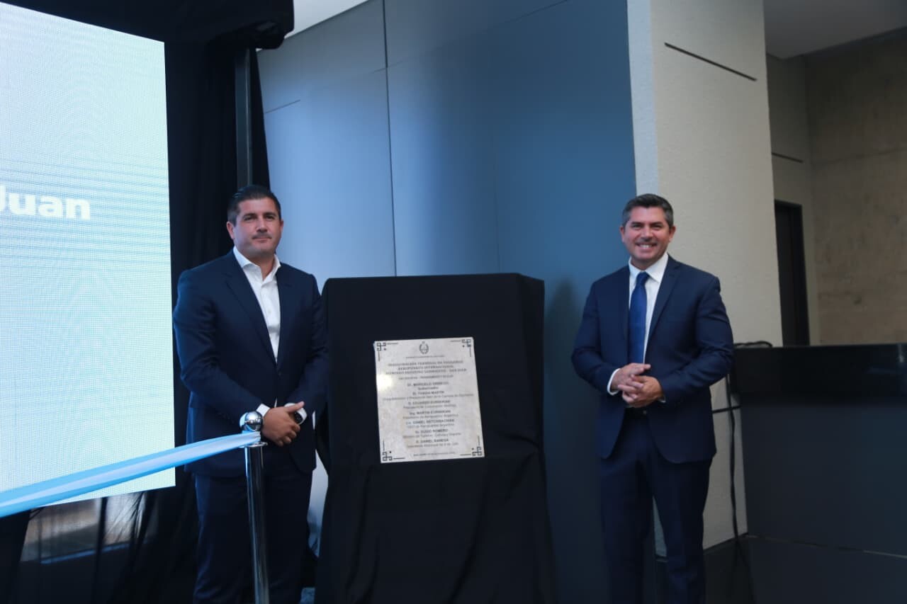 1000481360.jpg El gobernador encabezó la inauguración de la segunda etapa de modernización del aeropuerto Domingo Faustino Sarmiento