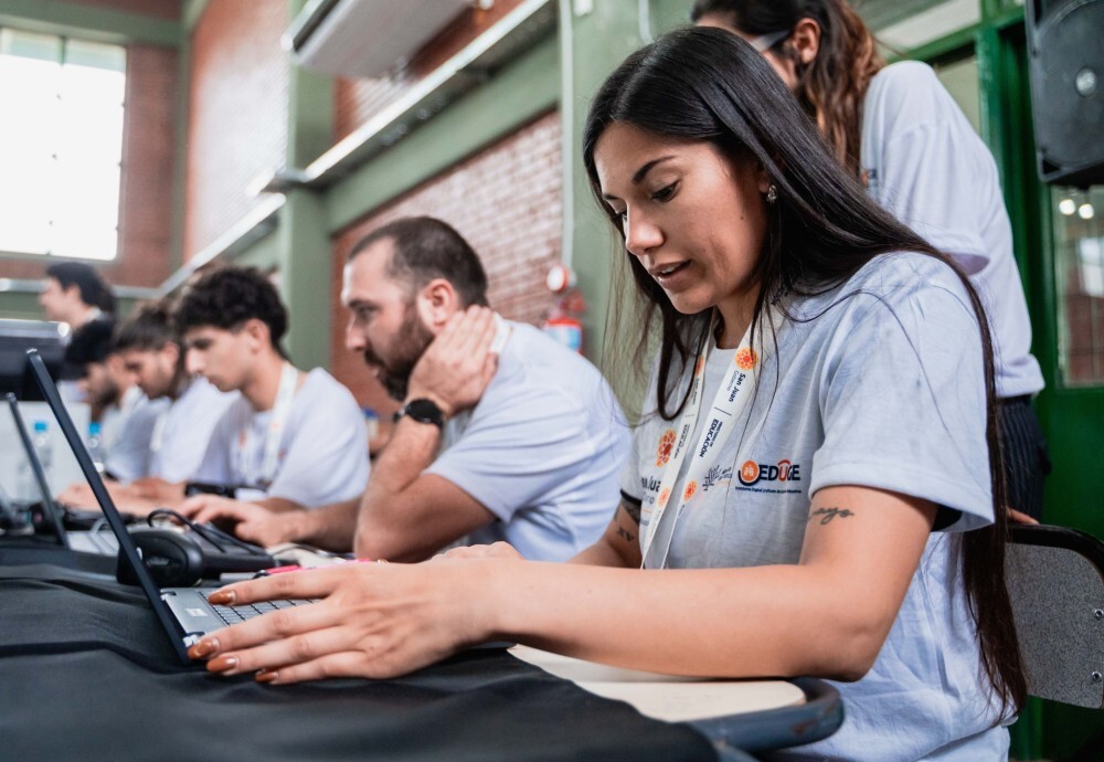 1000485583.jpg San Juan; Un centenar de escuelas ya utilizan la plataforma EDUGE