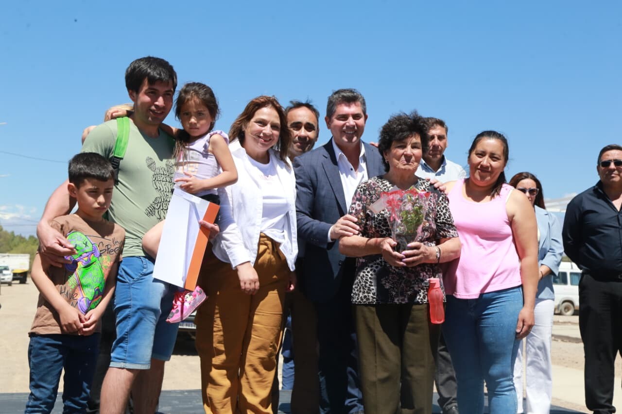 1000490314.jpg Orrego realizó una nueva entrega de viviendas, esta vez en Iglesia