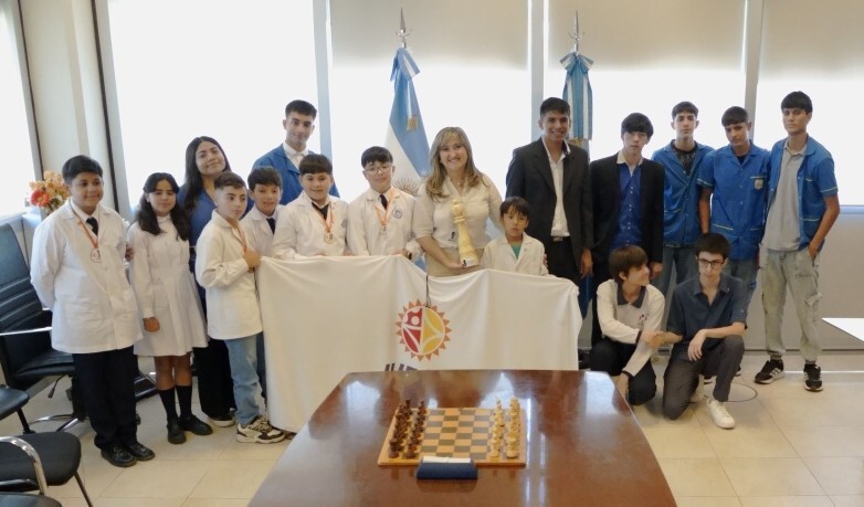 1000510507.jpg Destacaron a estudiantes que impulsaron el ajedrez como herramienta educativa