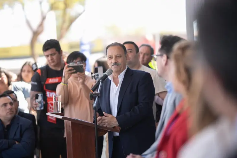 Quintela anunció que la Provincia invertirá .000 millones para finalizar el gasoducto de Chilecito Quintela anunció que la Provincia invertirá .000 millones para finalizar el gasoducto de Chilecito