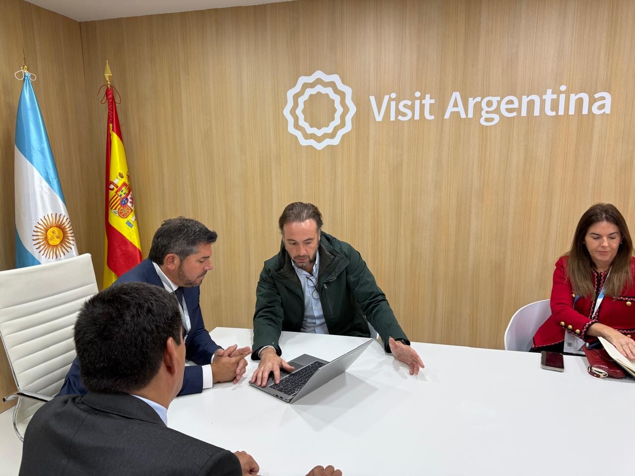 1000551822.jpg Orrego en España, se reunió con operadores turísticos del sector privado