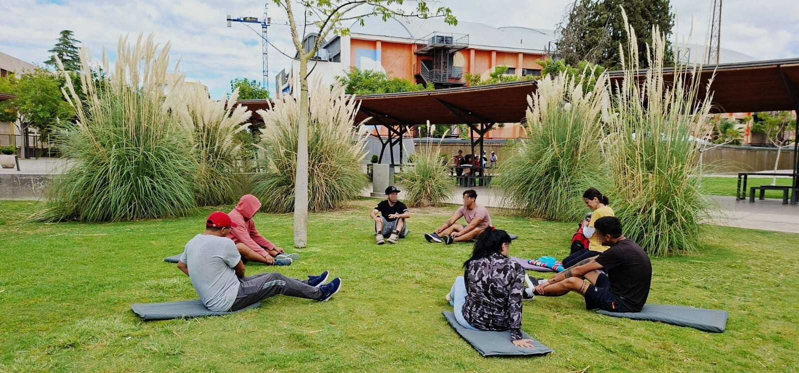 1000554065.jpg Clases de yoga como parte del tratamiento ambulatorio a personas con consumos problemáticos