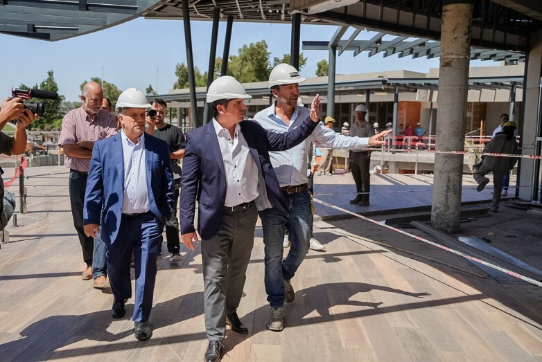 1000587688.jpg La obra del nuevo mall que impulsa la inversión privada recibió la visita del gobernador
