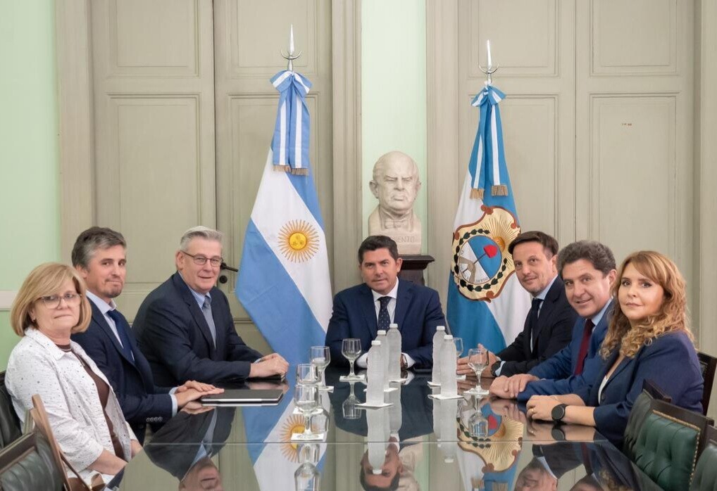 1000600554.jpg Orrego recibió en la Casa de San Juan en Buenos Aires a las máximas autoridades de la empresa Vicuña en Argentina