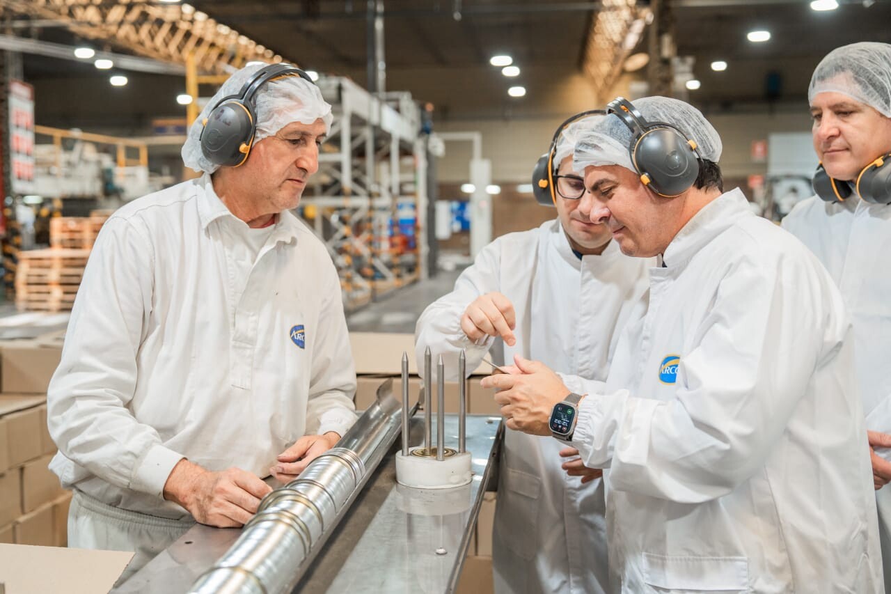 1000615033.jpg El gobernador de San Juan, Marcelo Orrego, visitó la planta de la empresa Arcor