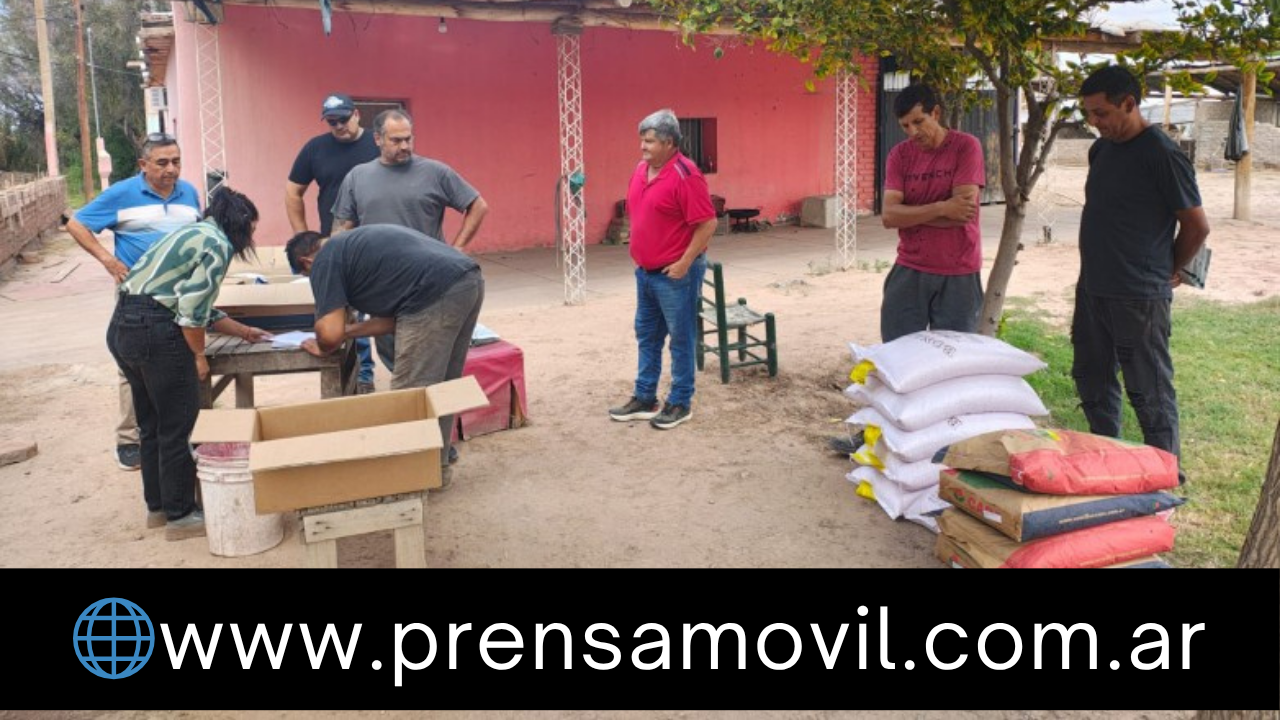 1000674143.png Entregaron semillas a productores de Albardón para mitigar daños sufridos