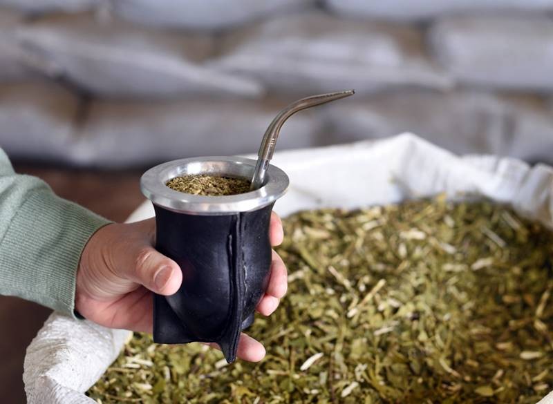 Prohibieron el mate en Argentina por ser un vicio abominable y sucio