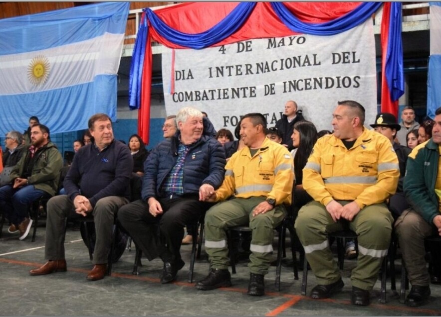 El Intendente Walter Cortés destacó el compromiso de los combatientes de incendios forestales en su día
