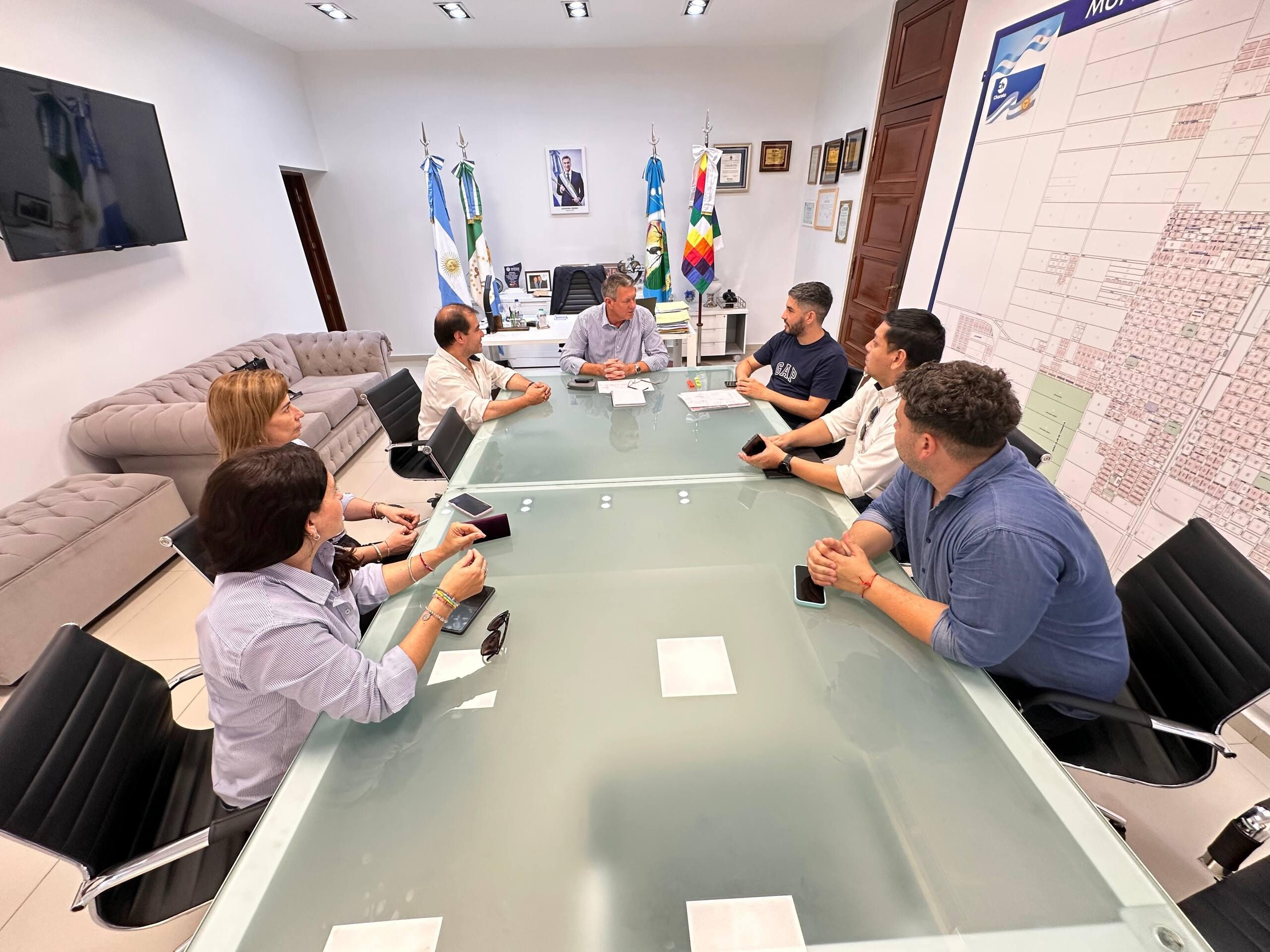 MUNICIPIO DE CHARATA: EL INTENDENTE RACH RUBEN SE REUNIÓ CON PERSONAL DE SAMEEP.