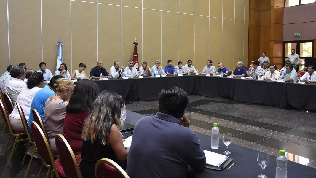 100282-gobierno-y-gremios-acordaron-el-incremento-salarial-del-primer-semestre-y-otras-mejoras-para-los-empleados-publicos.webp Gobierno y gremios acordaron el incremento salarial del primer semestre y otras mejoras para los empleados públicos