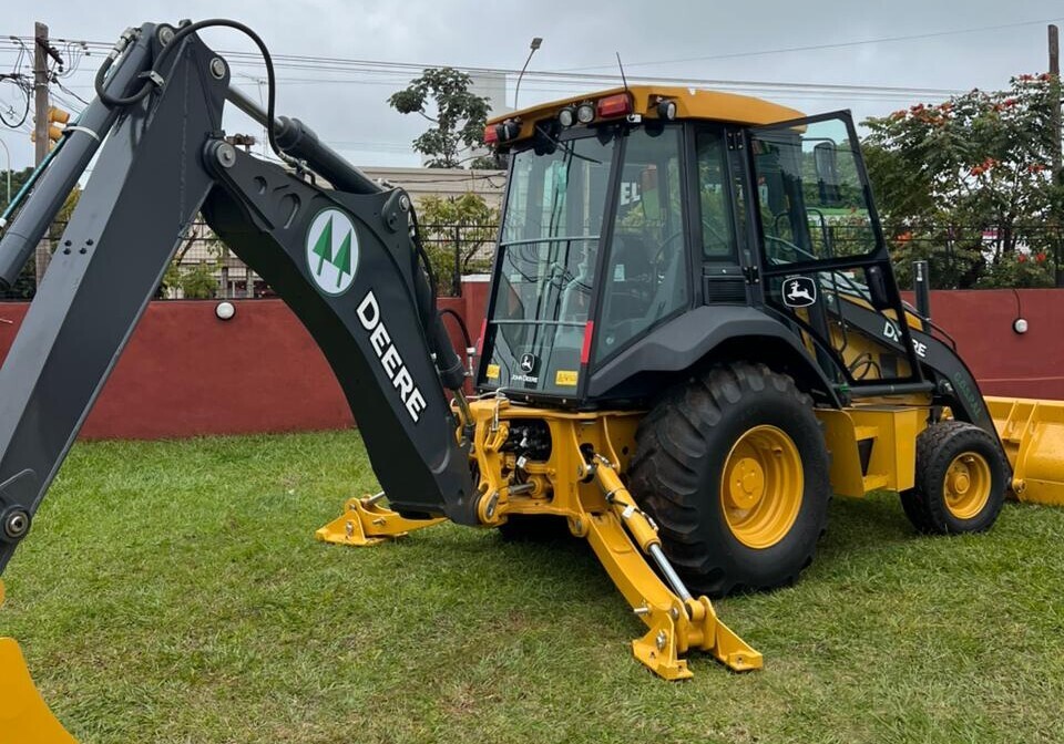 1009102674.jpg COSPAL incorporó una retroexcavadora 0 km para fortalecer sus servicios
