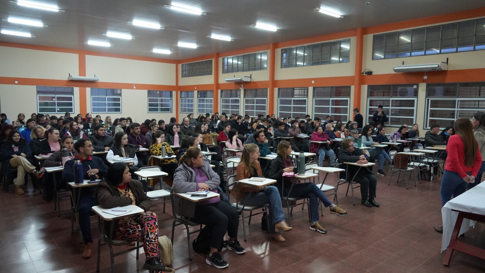 1010471096.jpg Apóstoles fortaleció a emprendedores con una capacitación sobre costos y precios.
