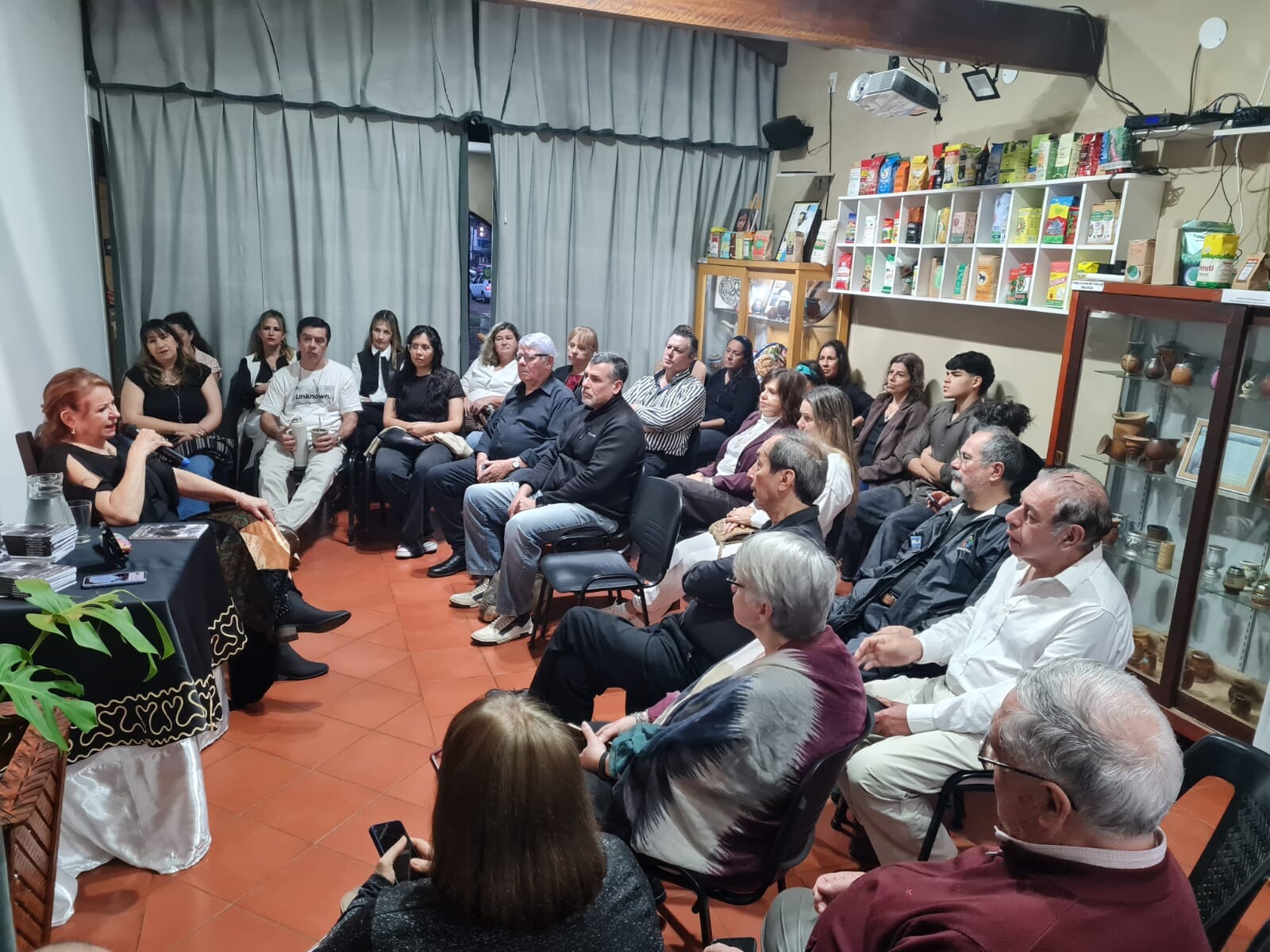 1010471644.jpg Espejo de Obsidiana tuvo su presentación en Apóstoles.