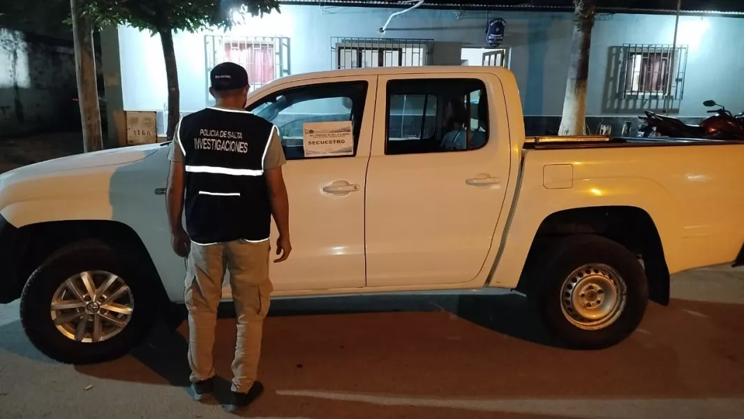 101064-la-policia-recupero-en-oran-dos-camionetas-robadas.webp
