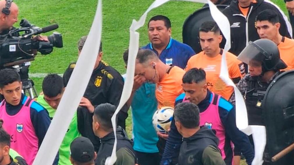 Escándalo en el ascenso: suspendieron Gimnasia de Jujuy y Deportivo Madryn por presuntas amenazas al árbitro