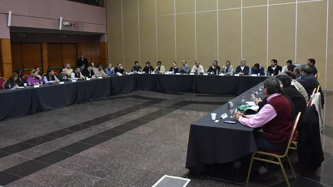 102614-la-provincia-ofrece-un-incremento-salarial-del-18-anual.webp El Gobierno de Salta presentó propuesta salarial a gremios estatales