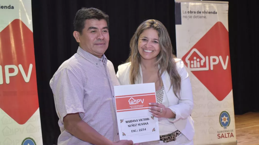 103402-el-gobierno-de-saenz-marca-un-hito-en-la-entrega-de-escrituras-de-viviendas-en-la-provincia.webp El Gobierno de Sáenz marca un hito en la entrega de escrituras de viviendas en la provincia