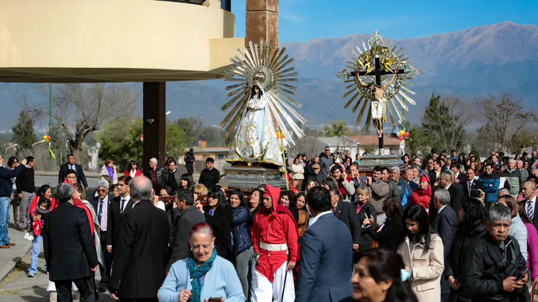 103646-las-imagenes-peregrinas-del-senior-y-la-virgen-del-milagro-visitaron-el-centro-civico-grand-bourg-20250902160052.webp Las imágenes peregrinas del Señor y la Virgen del Milagro visitaron el Centro Cívico Grand Bourg