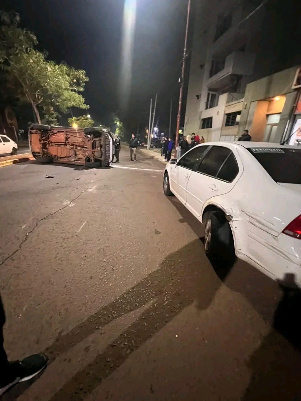 106942.jpg Volcó con su camioneta en Posadas tras una brusca maniobra para evitar atropellar a un perro