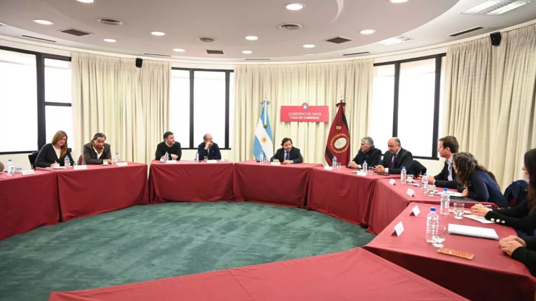 Sáenz encabezó una reunión de gabinete y anunció la asunción de las nuevas autoridades de Seguridad