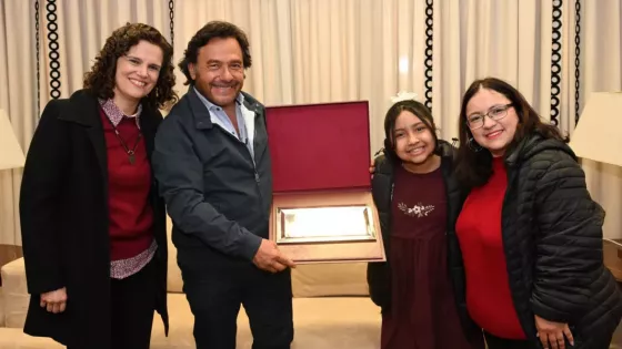 Margarita ponce, la joven salteña que conquistó al país con su talento, fue recibida por gustavo sáenz