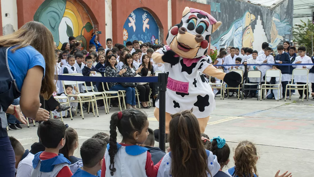 10975-la-copa-de-leche-brinda-un-refuerzo-alimentario-a-mas-de-85-mil-chicos-en-capital.webp
