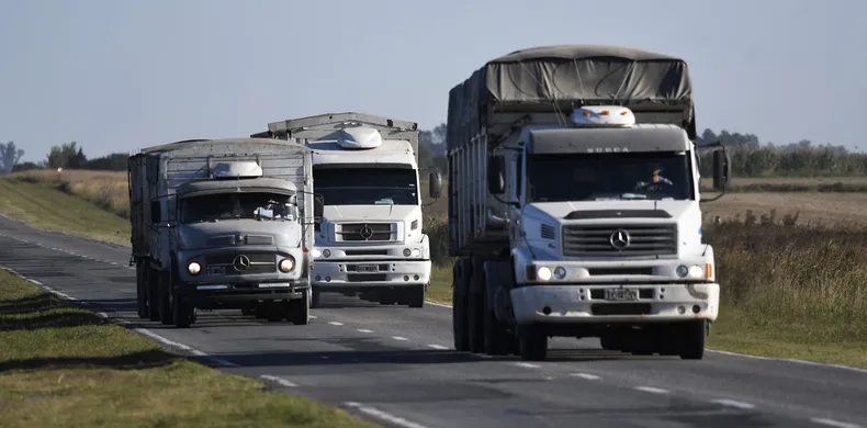 1.jpg Paritarias: Camioneros acordó un aumento salarial y un bono para septiembre