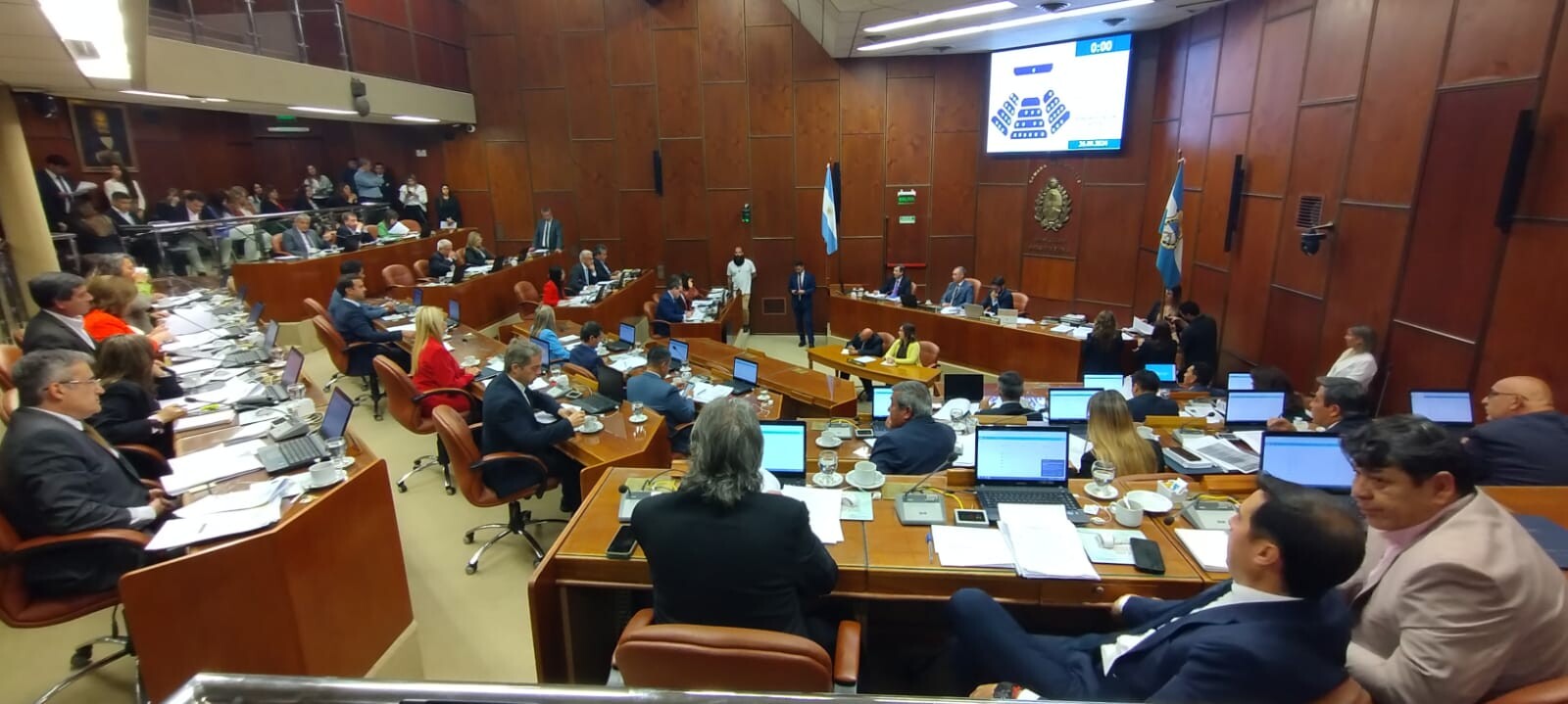 LEGISLATURA: resolvió extender el Periodo Ordinario de Sesiones