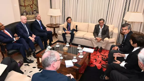 110769-taca-taca-saenz-se-reunio-con-el-ceo-de-first-quantum-minerals-por-el-proyecto-de-cobre-que-preve-una-inversion-de-hasta-usd-5250-millones.webp 110769-taca-taca-saenz-se-reunio-con-el-ceo-de-first-quantum-minerals-por-el-proyecto-de-cobre-que-preve-una-inversion-de-hasta-usd-5250-millones.webp
