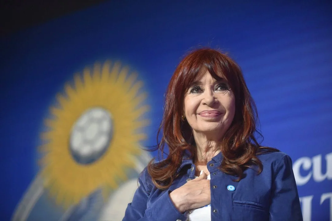 Apareció Cristina Kirchner: “Creen que van a sustituir la identidad cultural… estúpidos, no van a poder”
