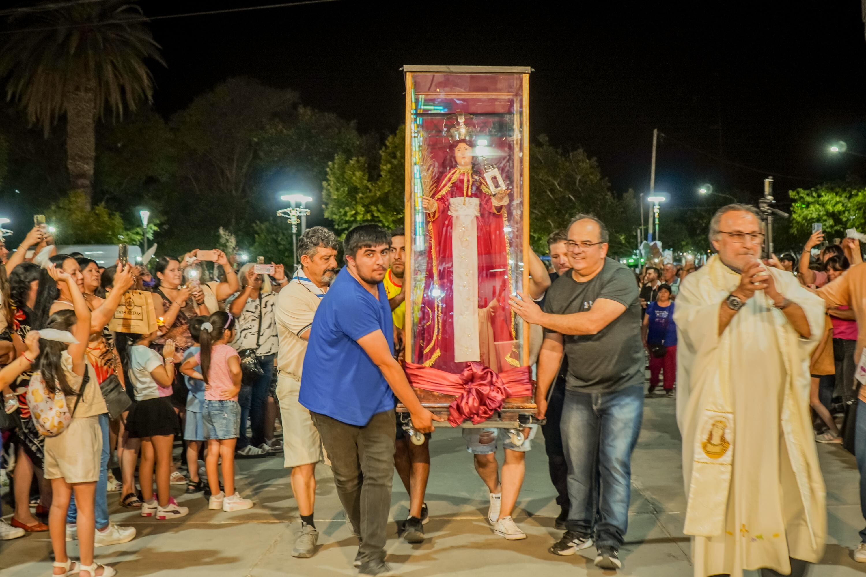 *Una apreciable cantidad personas se dio cita en el inicio de la Fiesta de Santa Bárbara*