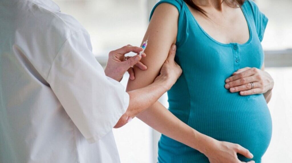 1.jpg Extendieron hasta el 31 de octubre la campaña de vacunación contra el Virus Sincicial Respiratorio para embarazadas