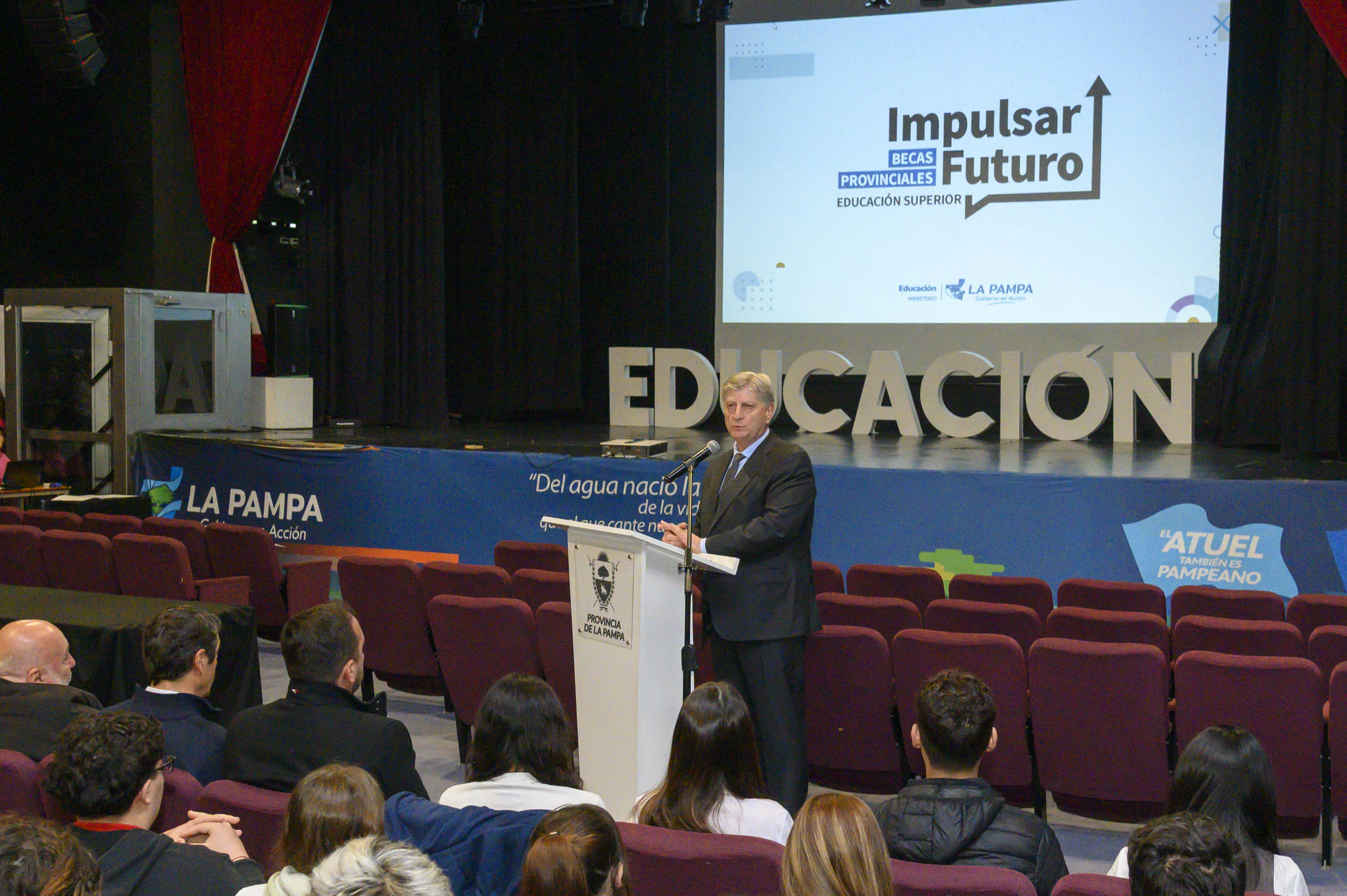 12.jpg Ziliotto lanzó el programa de becas “Impulsar Futuro” para garantizar el acceso a la educación superior