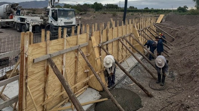 13313.jpg Supervisan obras en el Canal Albardón tras la crecida