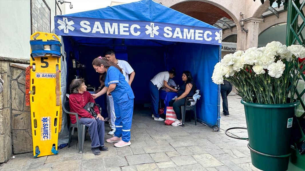 13867-asisten-a-mas-de-500-peregrinos-por-dia-en-los-puestos-de-salud-del-samec-en-la-catedral.jpg Asisten a más de 500 peregrinos por día en los puestos de salud del SAMEC en la Catedral