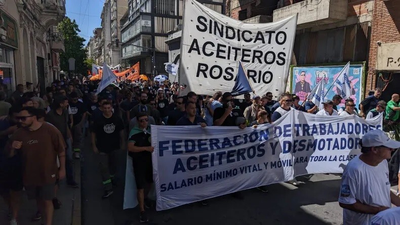 Miles de manifestantes rechazaron la reforma laboral en distintas ciudades del país