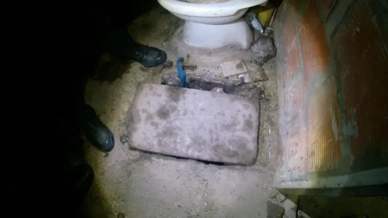 Hallaron un túnel de 70 centímetros en un baño del pabellón de alto perfil en la Unidad Penitenciaria de Piñero