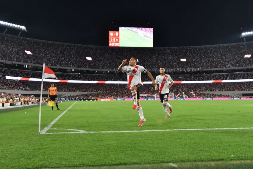 RIVER LE GANÓ 2 A 0 A GIMNASIA CON UN DOBLETE DE JUAN FERNANDO QUINTERO