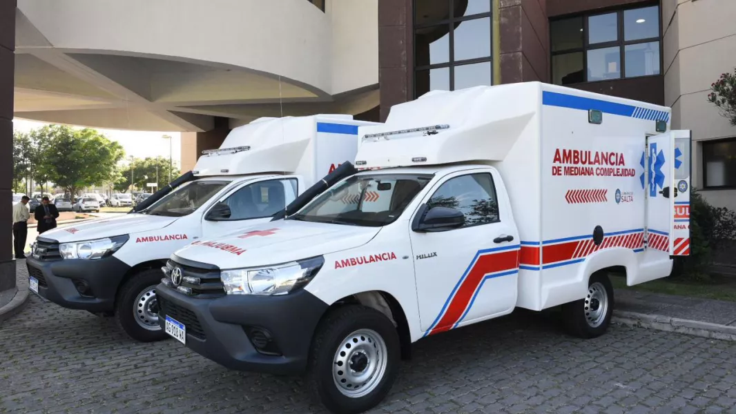 15374-reinversion-en-salud-saenz-entrego-las-primeras-ambulancias-adquiridas-por-el-ahorro-sanitario-a-extranjeros.webp