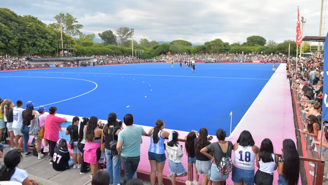 15749-mas-de-2500-saltenios-disfrutaron-de-la-presencia-de-las-leonas-en-salta.webp