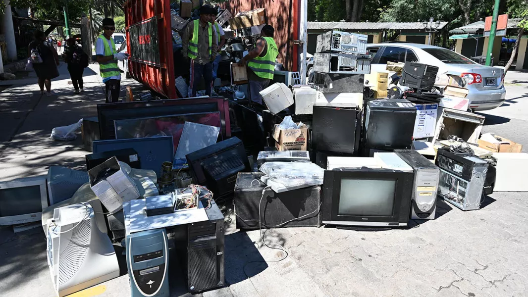 15913-recolectan-20-toneladas-de-residuos-electricos-y-electronicos-que-seran-reciclados.webp
