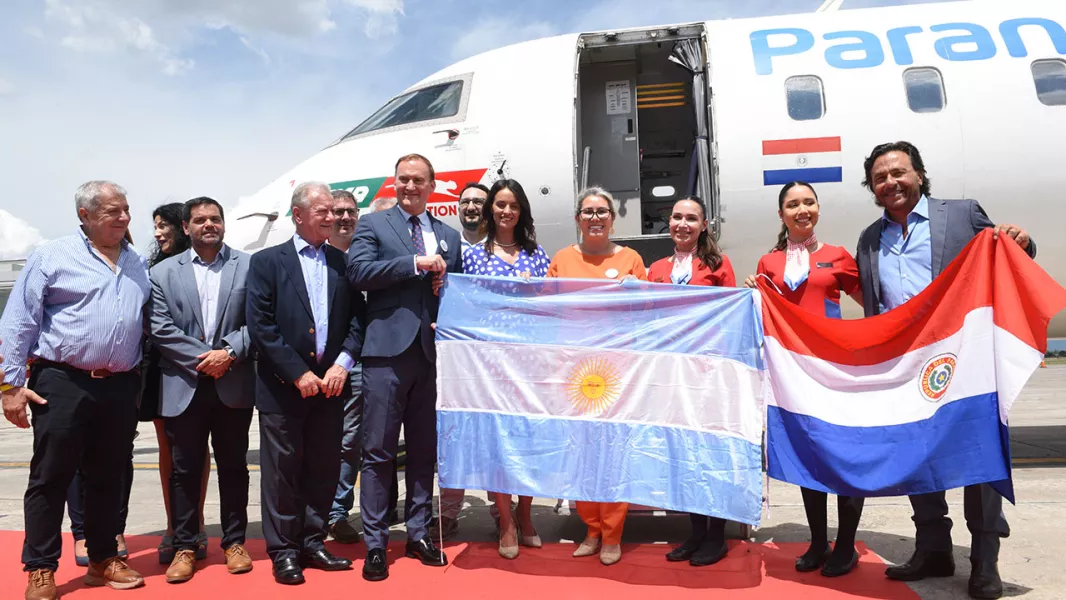16021-gustavo-saenz-recibio-el-primer-vuelo-salta-asuncion-la-tercera-ruta-internacional-de-la-provincia.webp Gustavo Sáenz recibió el primer vuelo Salta – Asunción, la tercera ruta internacional de la provincia