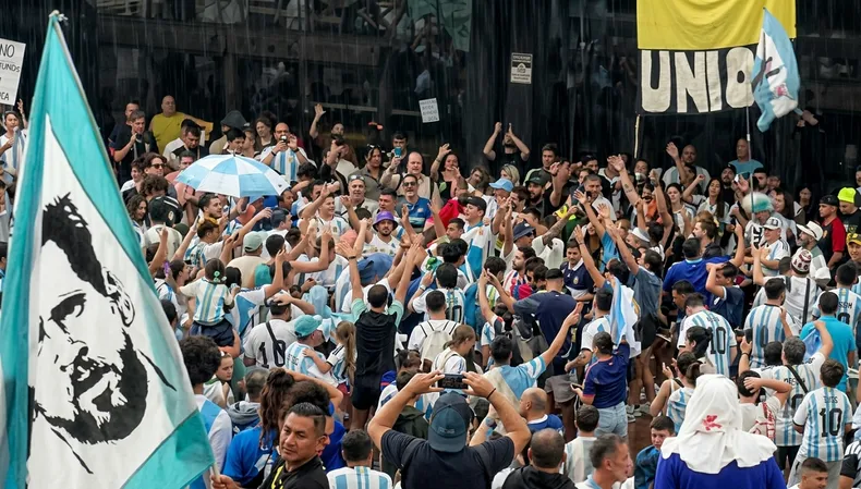 1.jpg Nueva York se tiñe de celeste y blanco en la previa a la final del Mundial: hinchas argentinos convocan a un banderazo