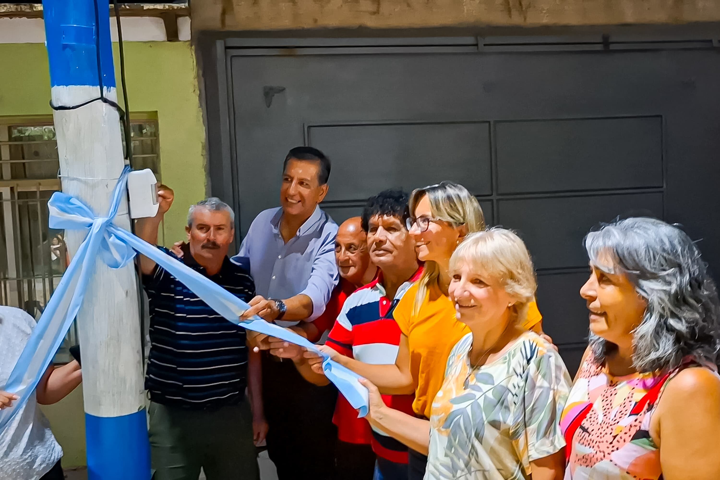 El intendente de Pocito, Fabian Aballay, inauguró la iluminación LED del Barrio Joaquín Uñac