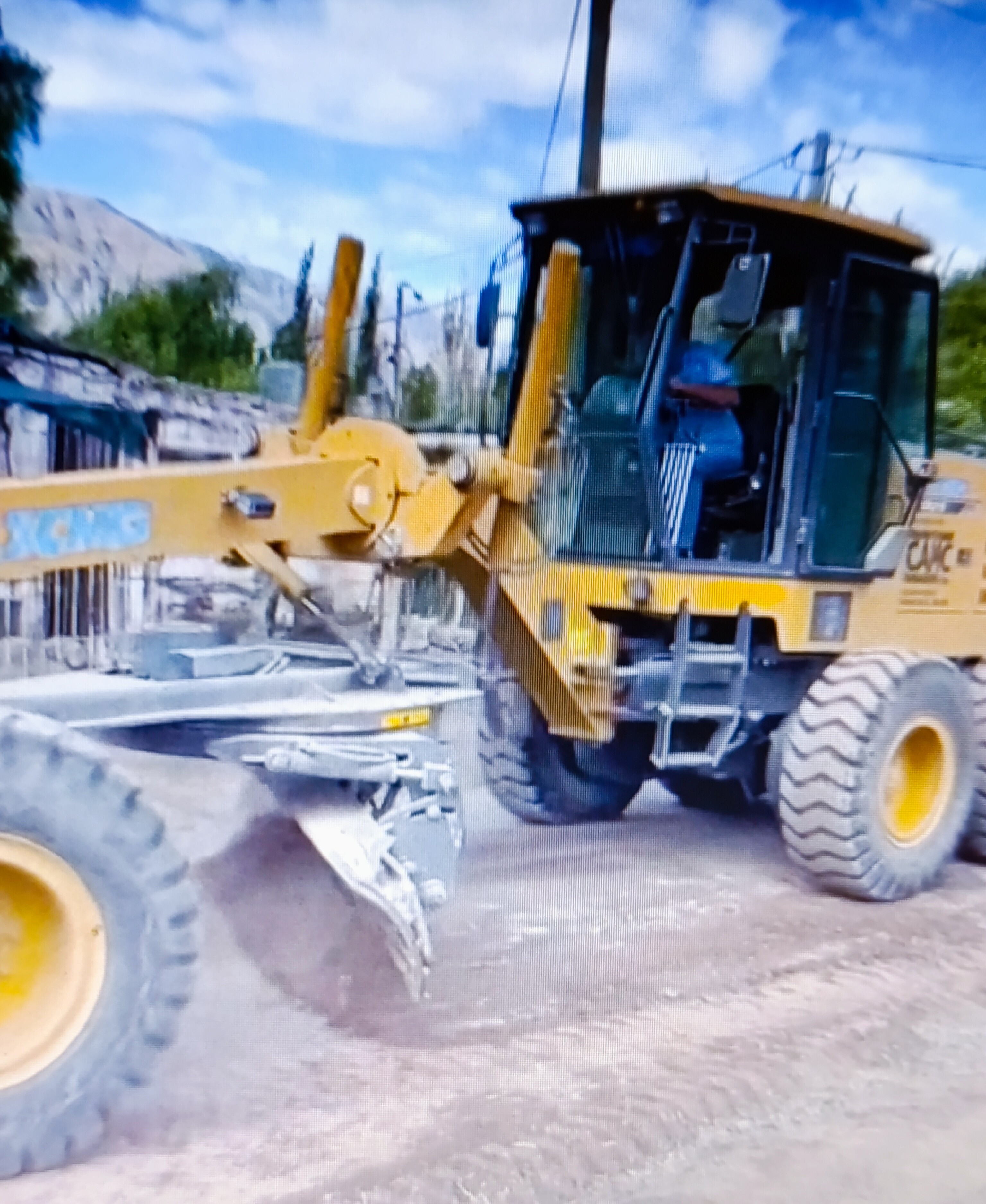 El municipio de Sarmiento comenzó con la pavimentación de las calles internas del departamento