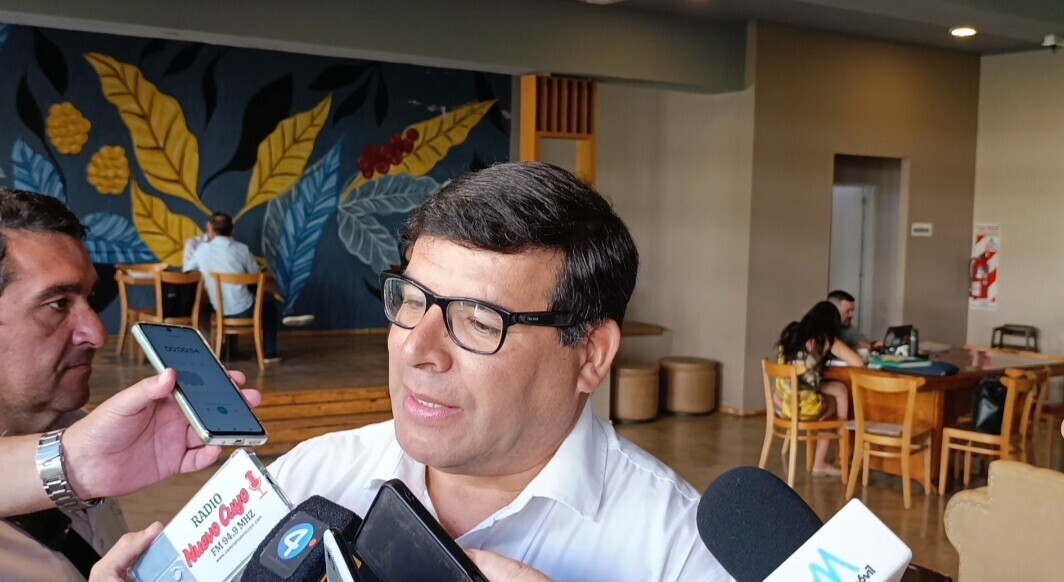 El intendente de 9 de Julio,Daniel Banega, firmo convenio con provincia para trabajar en mejoras del servicio de agua potable en Chacritas.