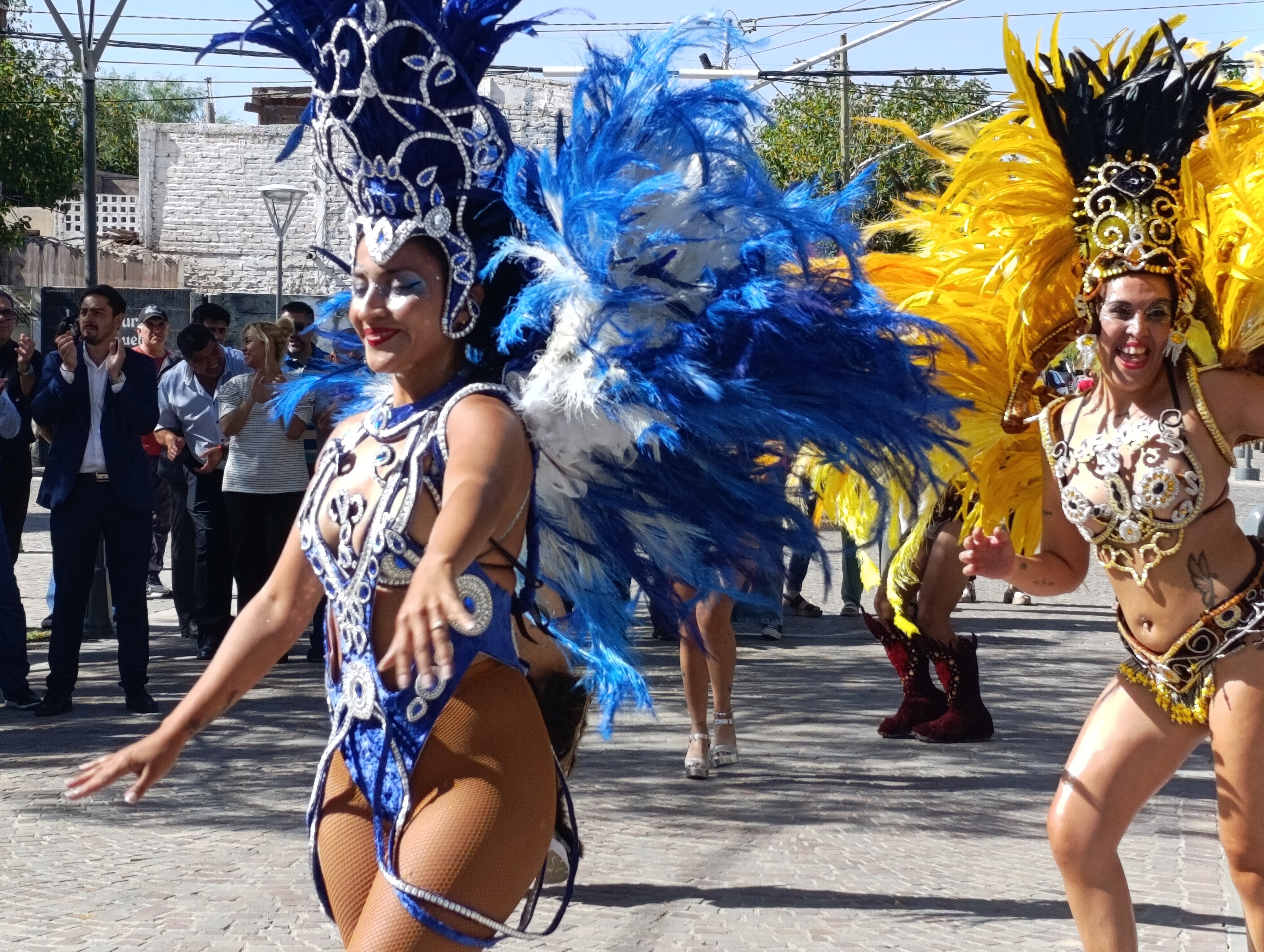 Chimbas ya empieza a vestirse de colores para este Carnaval y comenzó con la venta de entradas para las tribunas.